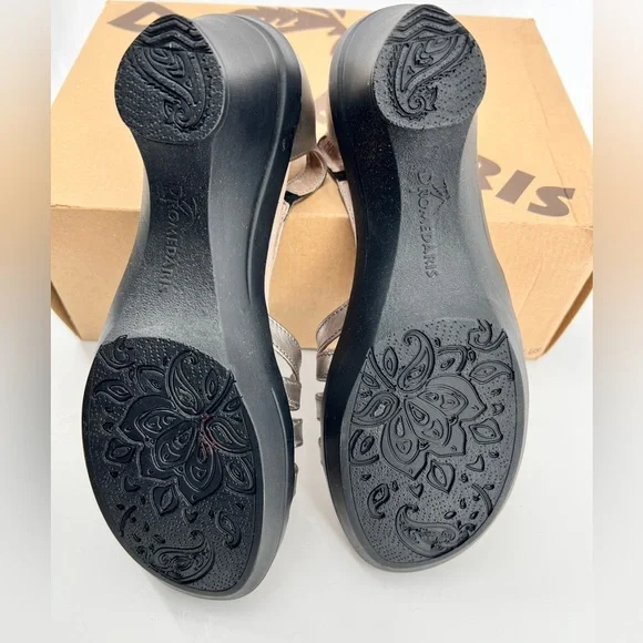 DROMEDARIS - Women's Adjustable Strap Sandal in Pewter. - Picture 6 of 8